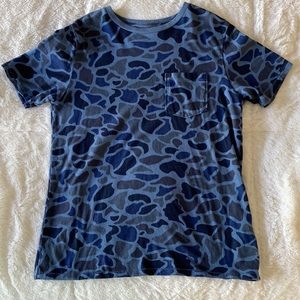 Gap Kids size M camouflage t shirt. Blue.
